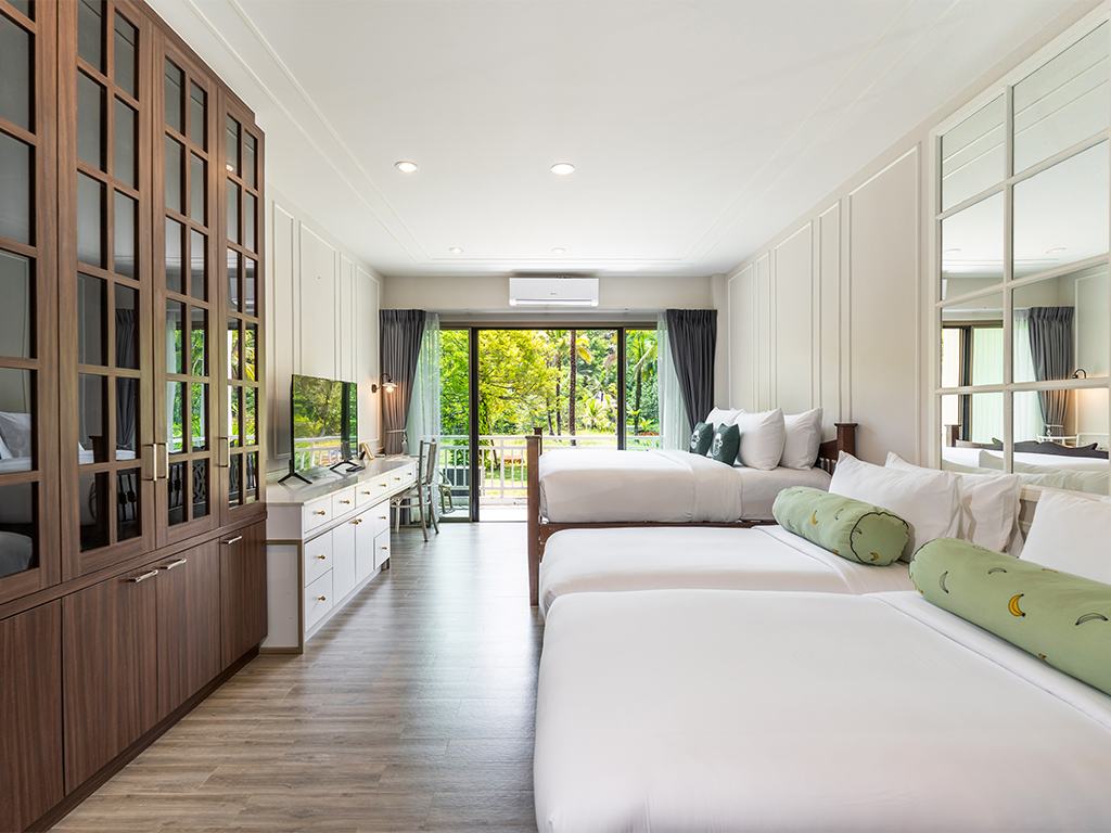 CHIMPANZEE DELUXE FAMILY